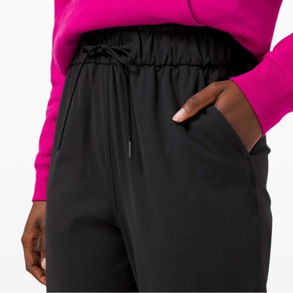 Lululemon Keep Moving Jogger in Black - Picture 3 of 8